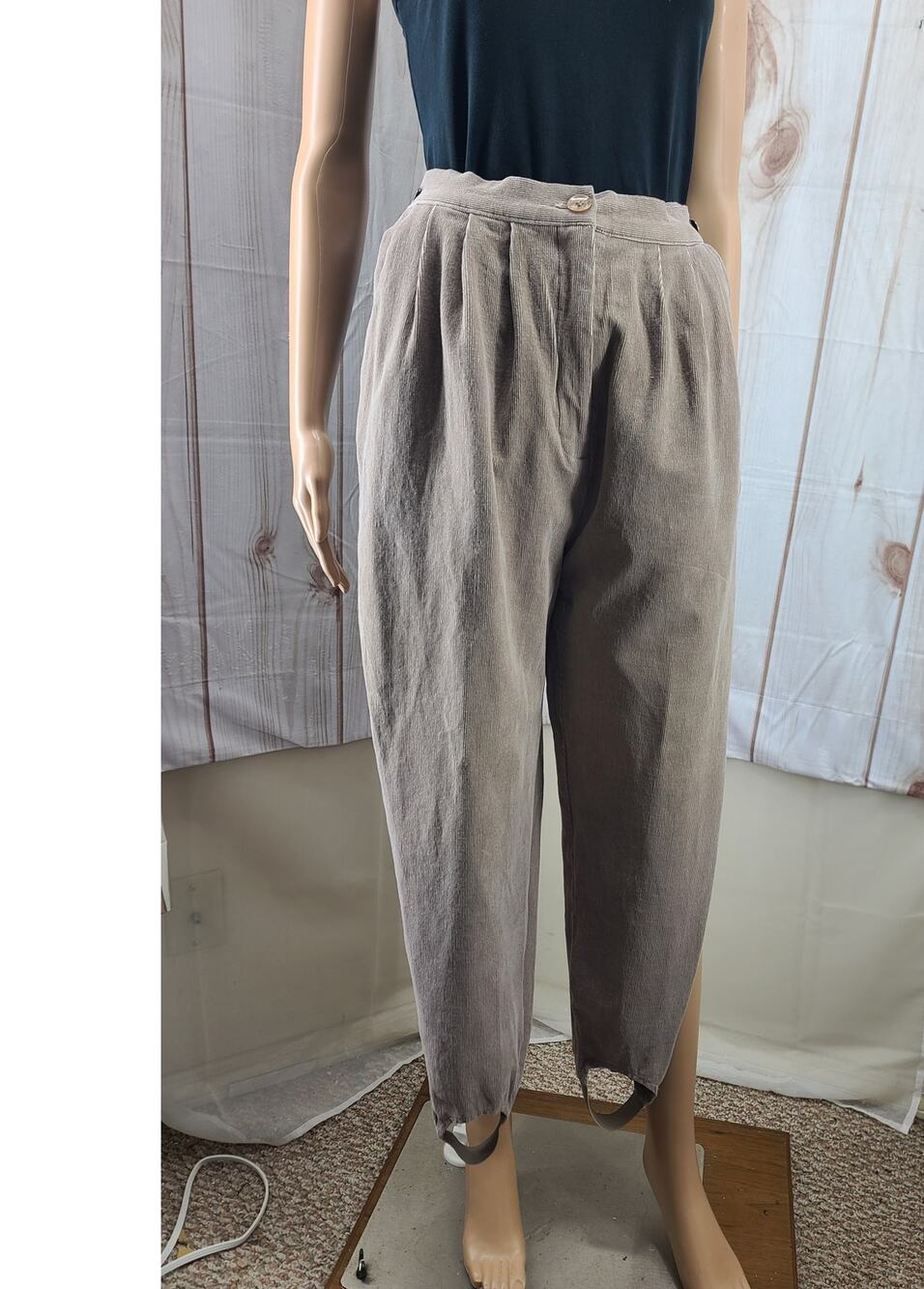 Vintage Venezia Vitale Women 14/16 High Waist Pleat Tan Corduroy Stirrup Pants